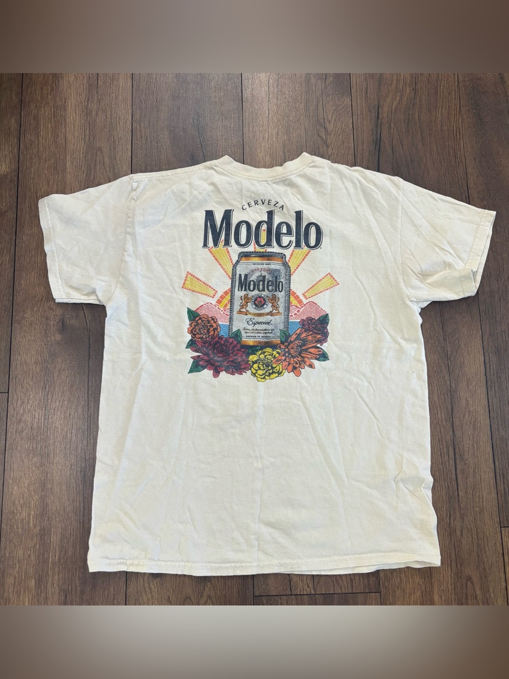 Modelo T-Shirt, Size Medium